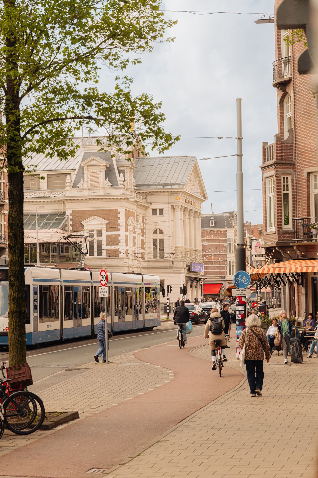 Photo 57 of Van Baerlestraat 142-2