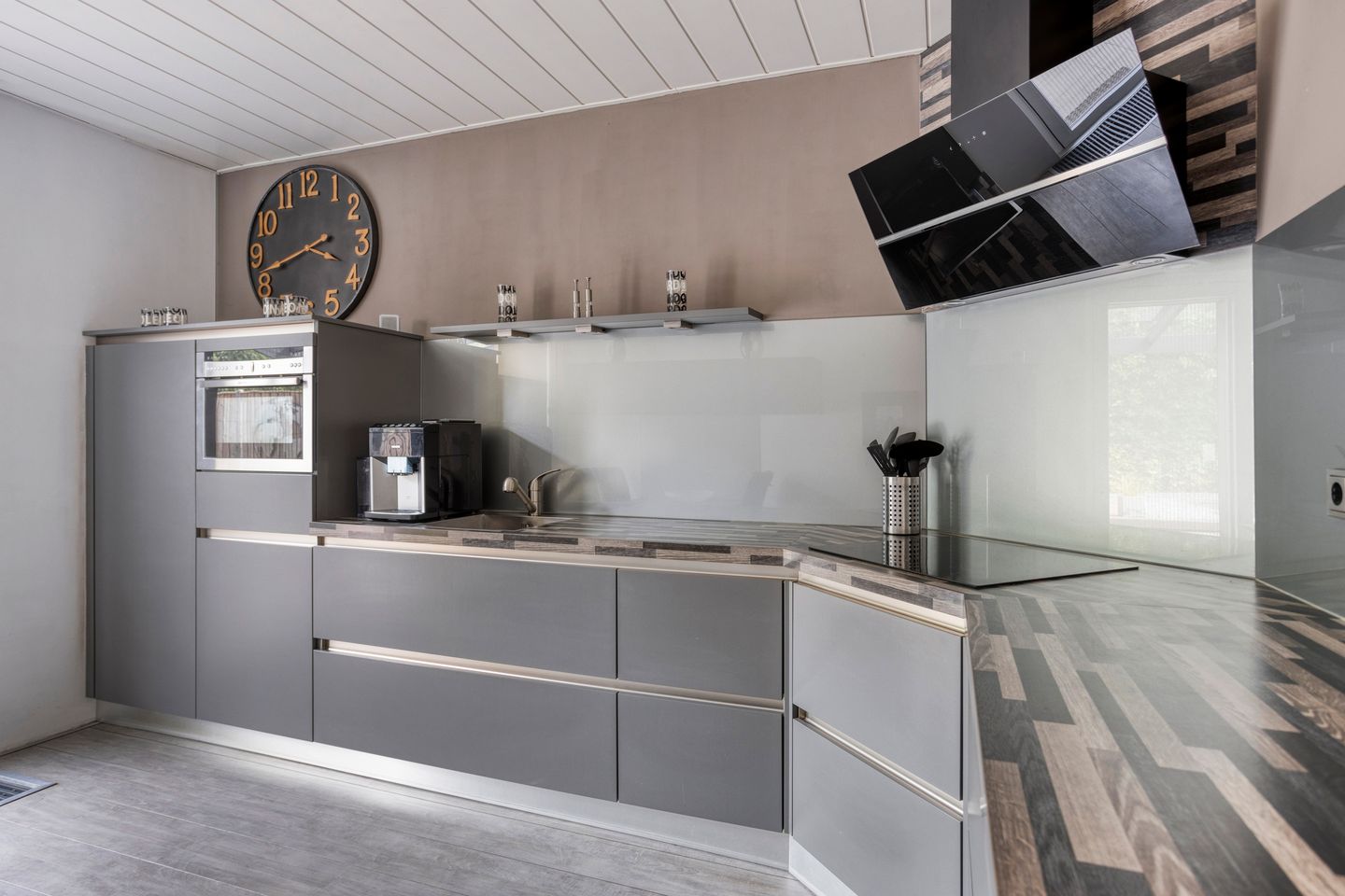 Photo 14 of Arthur van Schendelstraat 16