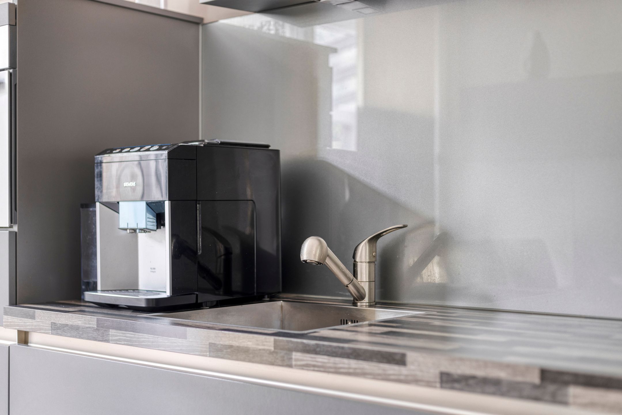 Photo 15 of Arthur van Schendelstraat 16