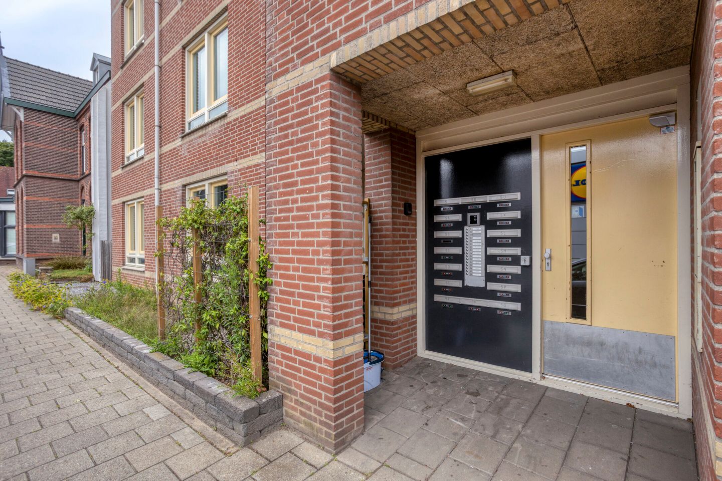 Photo 10 of Spoorstraat 5-F