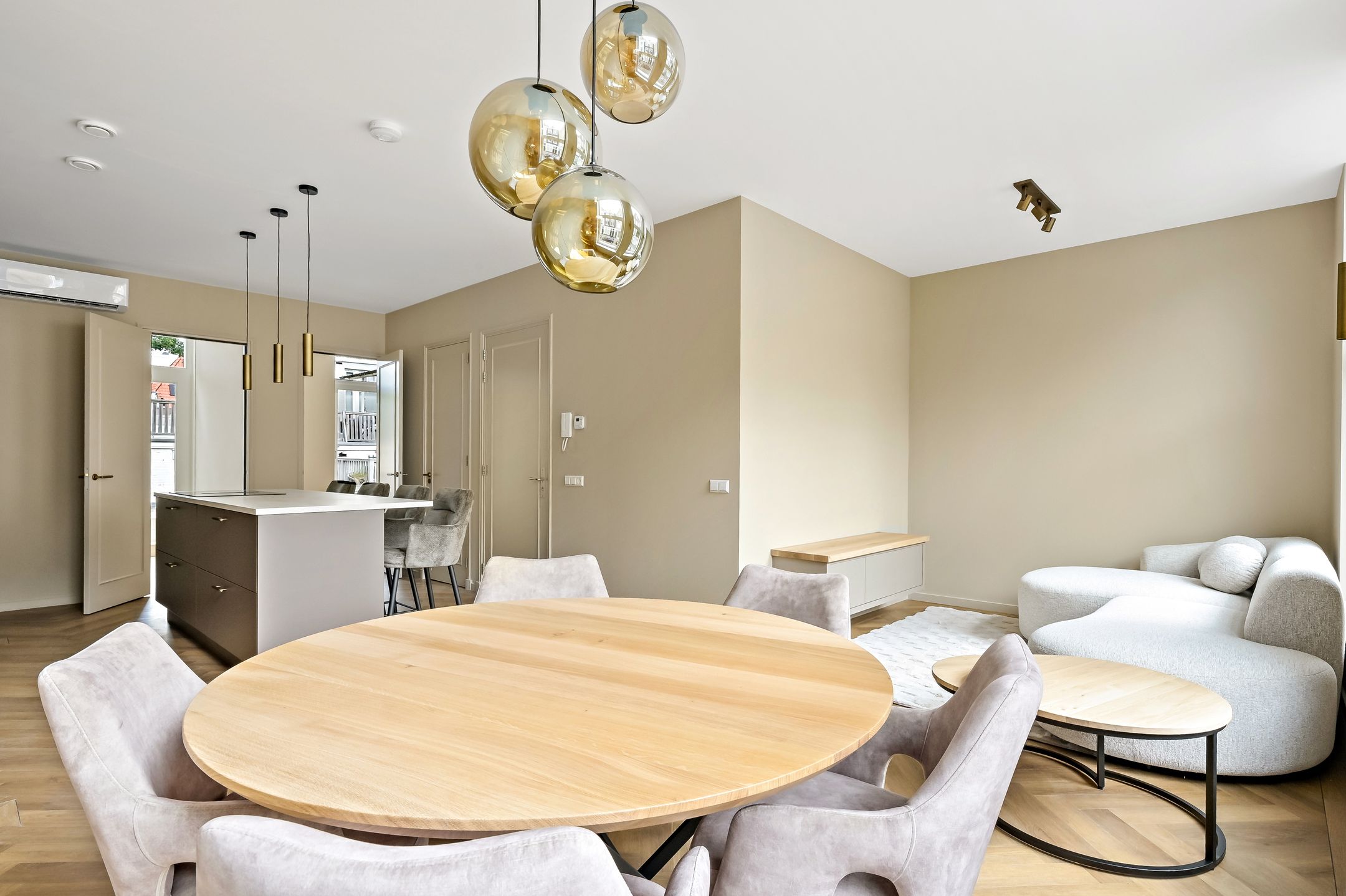 Photo 9 of Herderinnestraat 1-A