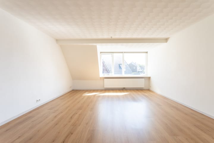 Photo 3 of Julianastraat 9-A