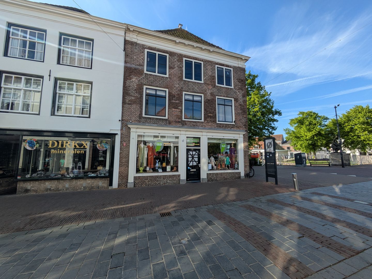 View photo 2 of Langeviele 81