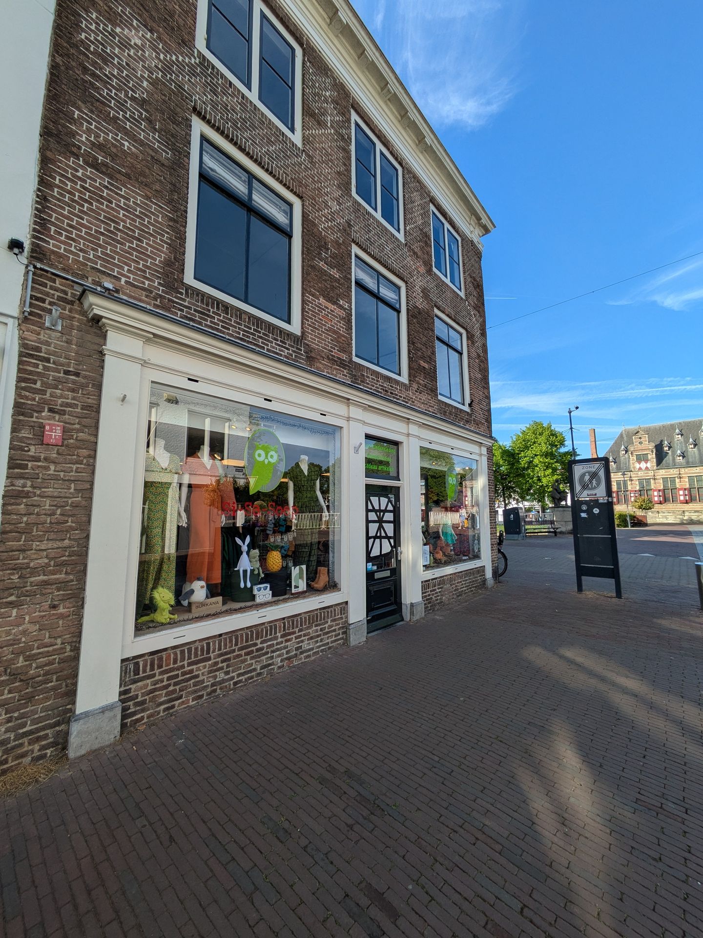 View photo 3 of Langeviele 81