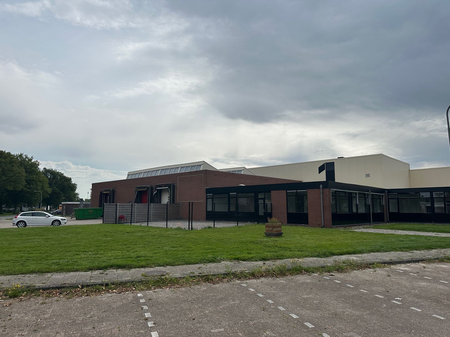 View photo 2 of Ambachtsweg 1