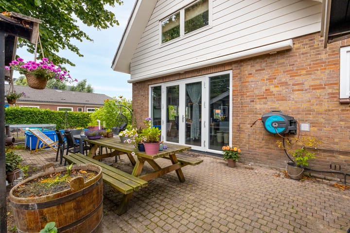 Photo 27 of Irenestraat 142