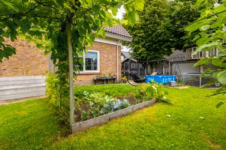 Photo 32 of Irenestraat 142