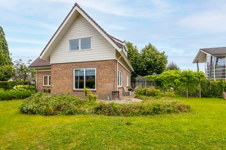 Photo 33 of Irenestraat 142