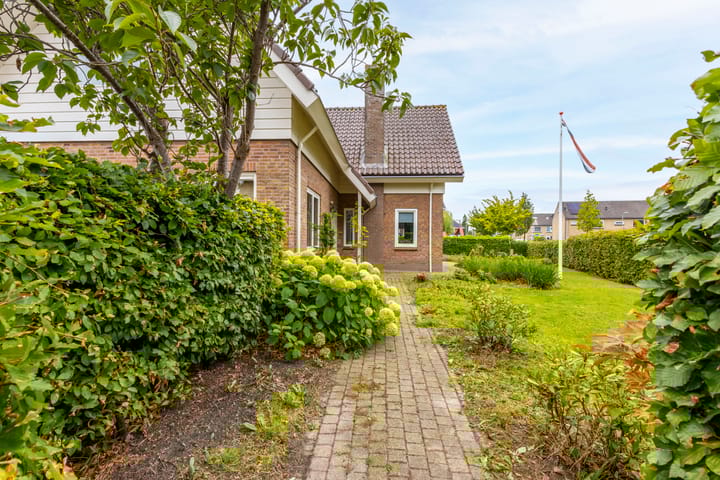 Photo 34 of Irenestraat 142