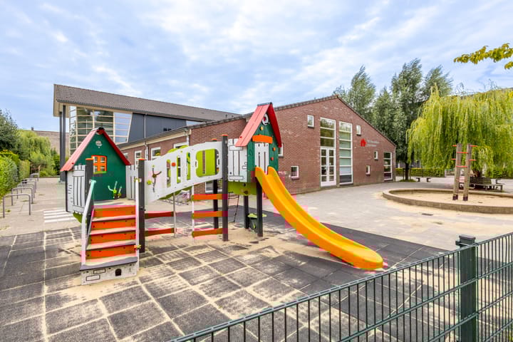 Photo 37 of Irenestraat 142