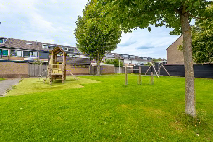 Photo 38 of Irenestraat 142