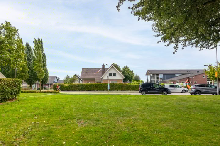 Photo 39 of Irenestraat 142