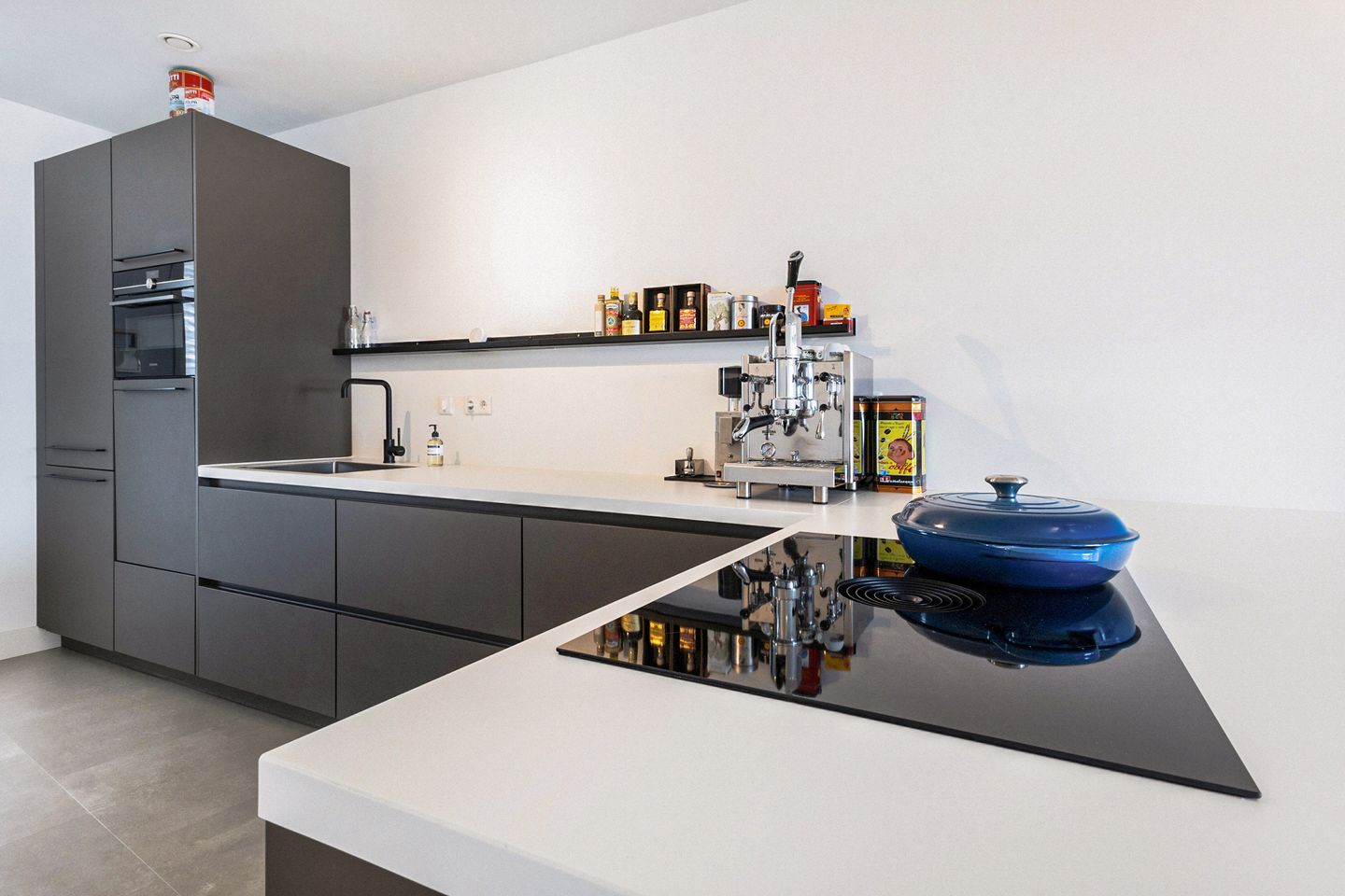 Photo 14 of Chabotstraat 32