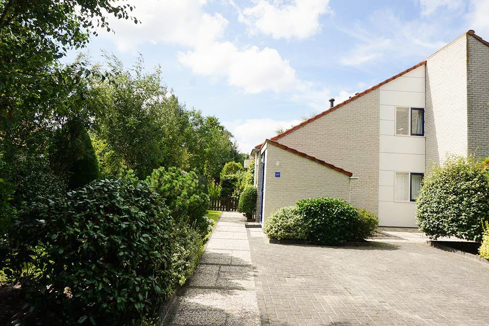 3-bedroom freehold villa in Julianadorp — photo 1 of 5