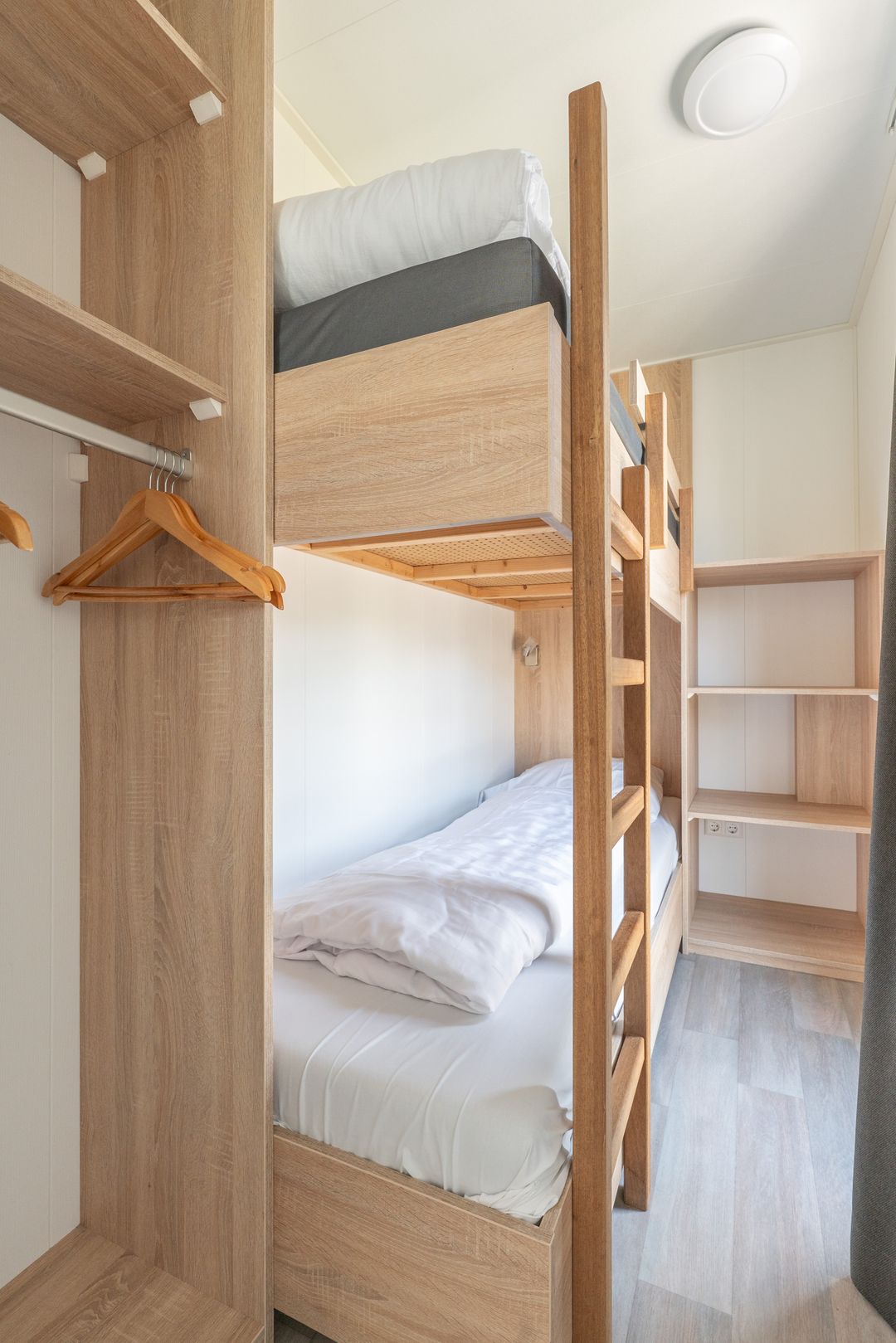 Photo 16 of Zeedijk 24-652