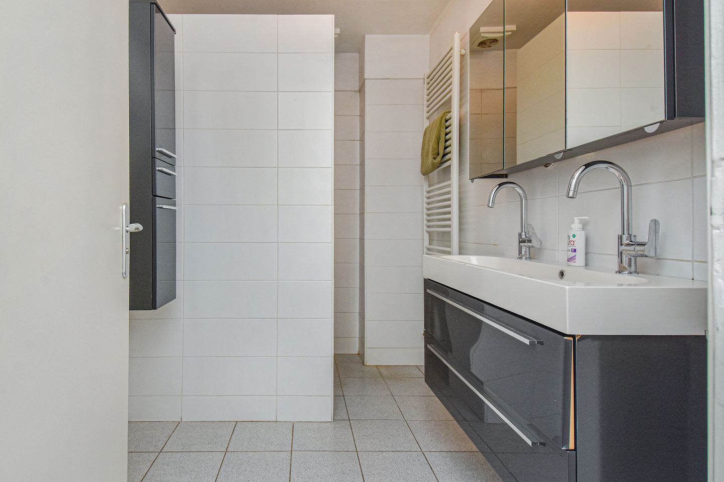 Photo 4 of Riënzistraat 10