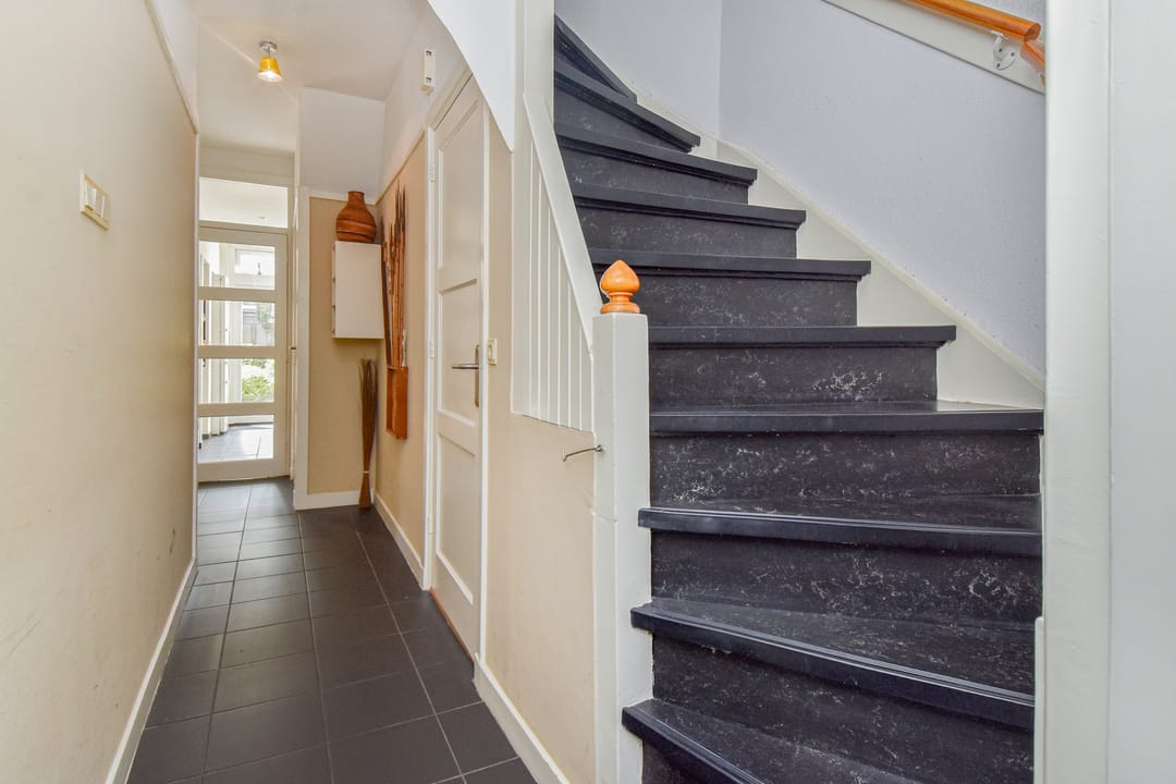 Photo 8 of Riënzistraat 10