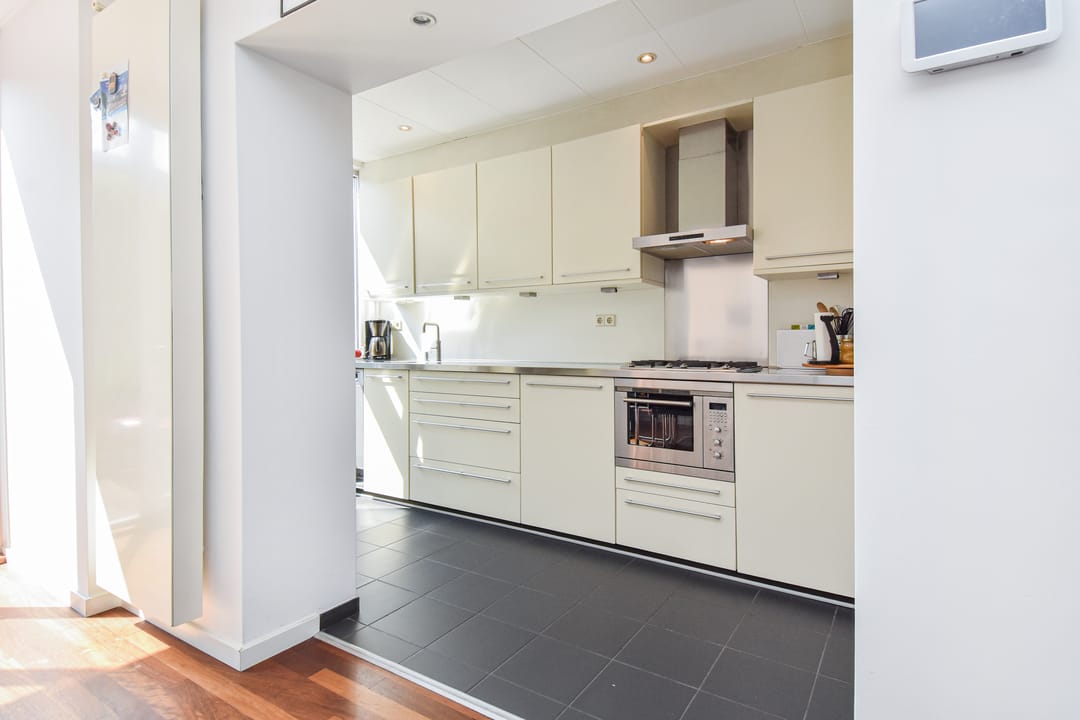 Photo 16 of Riënzistraat 10