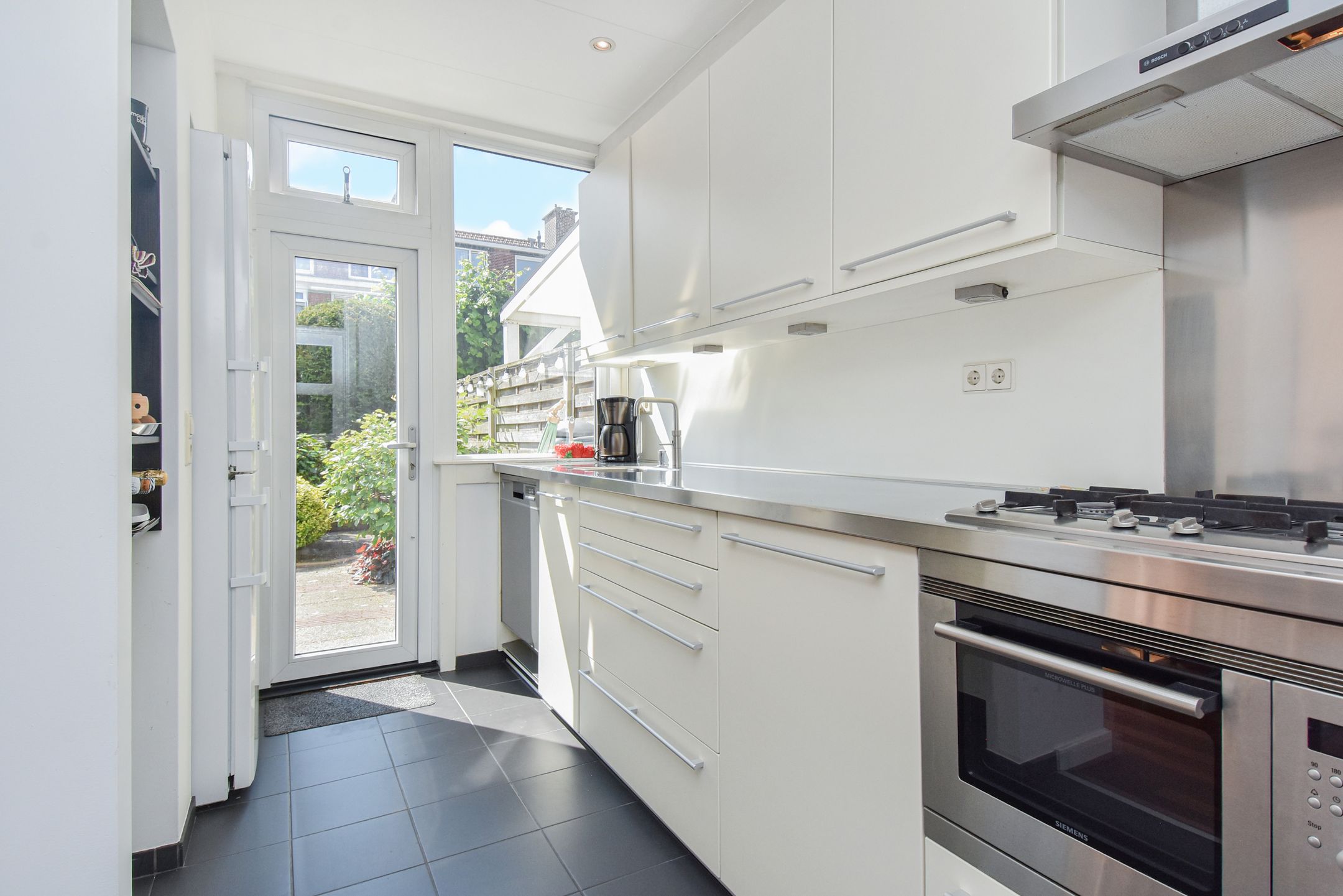 Photo 18 of Riënzistraat 10