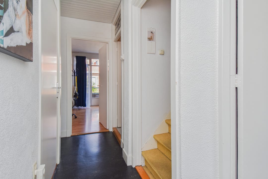 Photo 32 of Riënzistraat 10