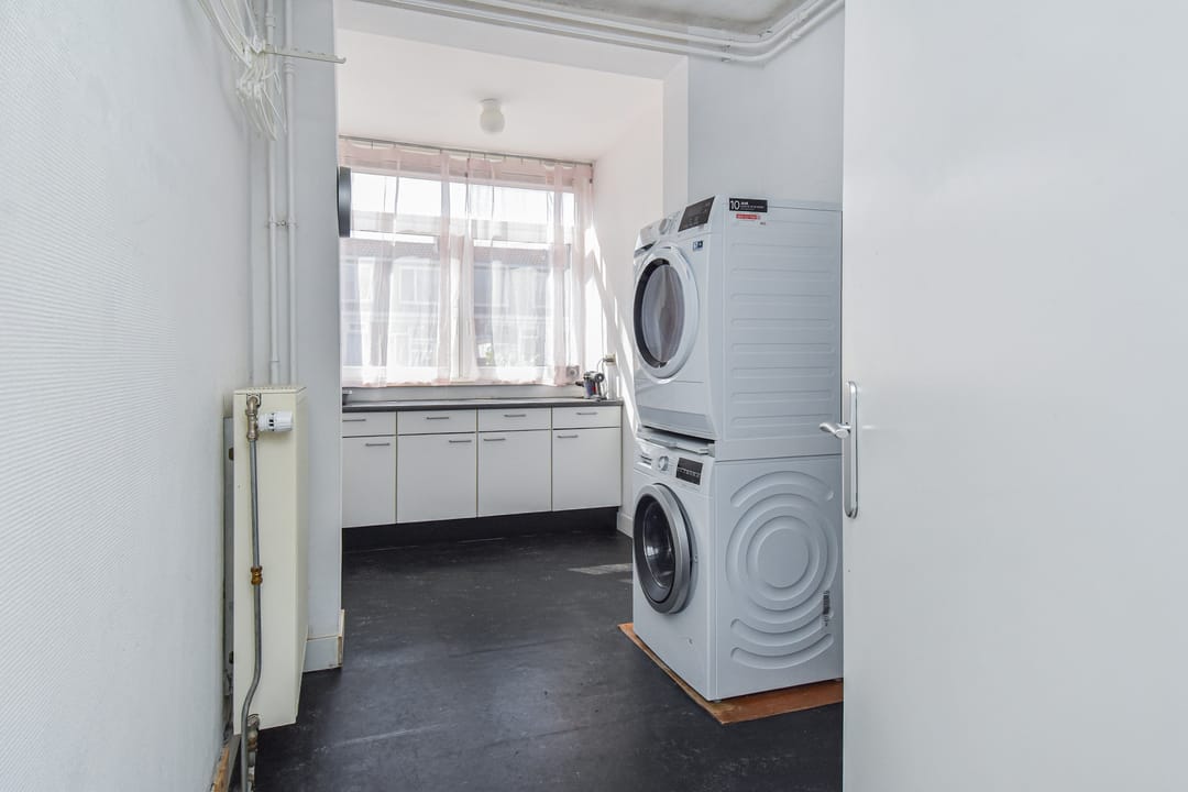 Photo 38 of Riënzistraat 10