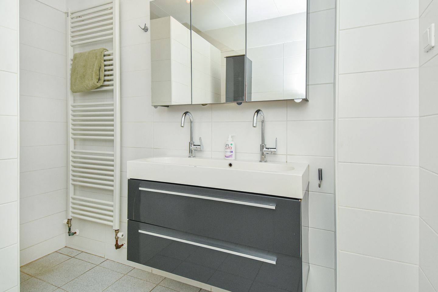 Photo 40 of Riënzistraat 10