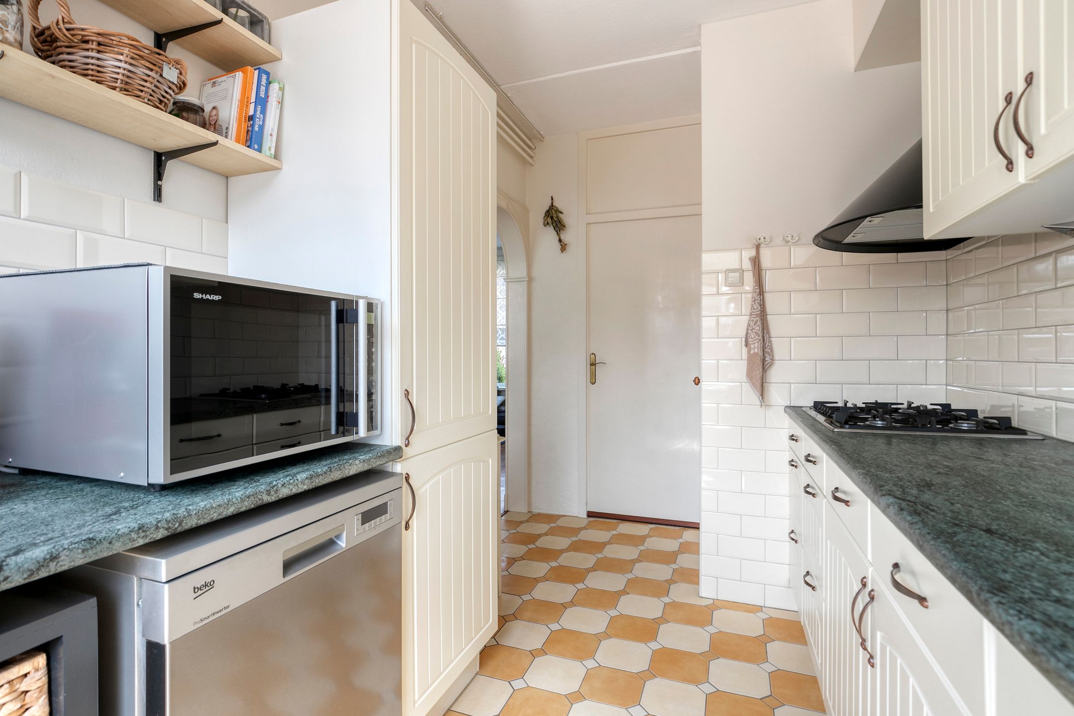 Foto 6 van Johan Costenobelstraat 16