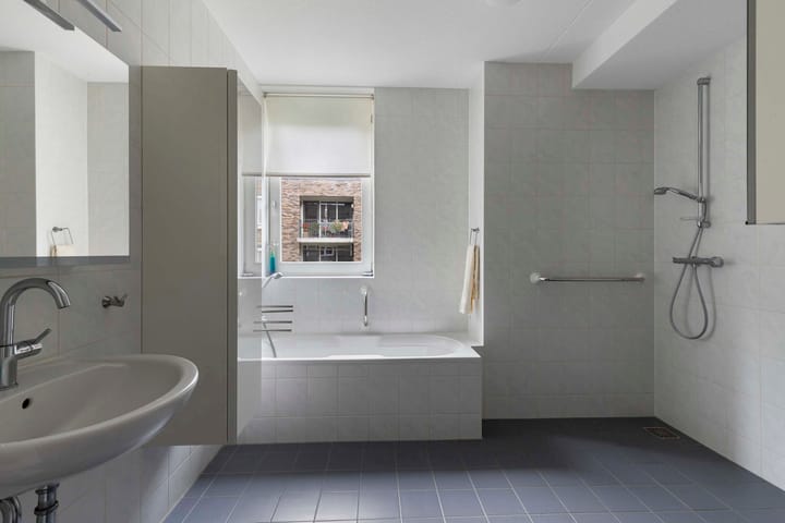 Photo 27 of Roojan 10