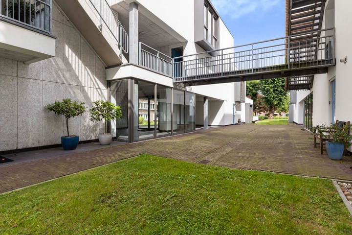 Photo 29 of Roojan 10