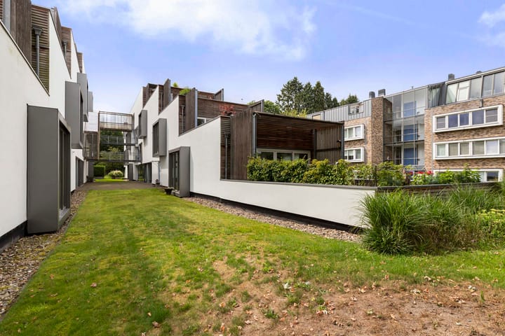 Photo 30 of Roojan 10