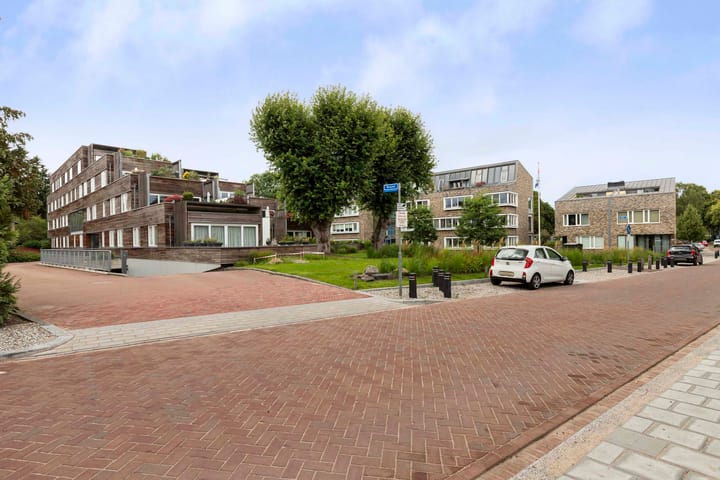 Photo 34 of Roojan 10