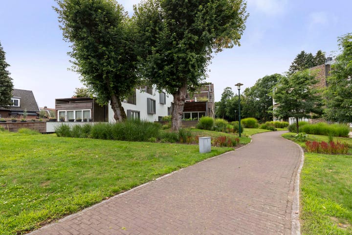 Photo 36 of Roojan 10