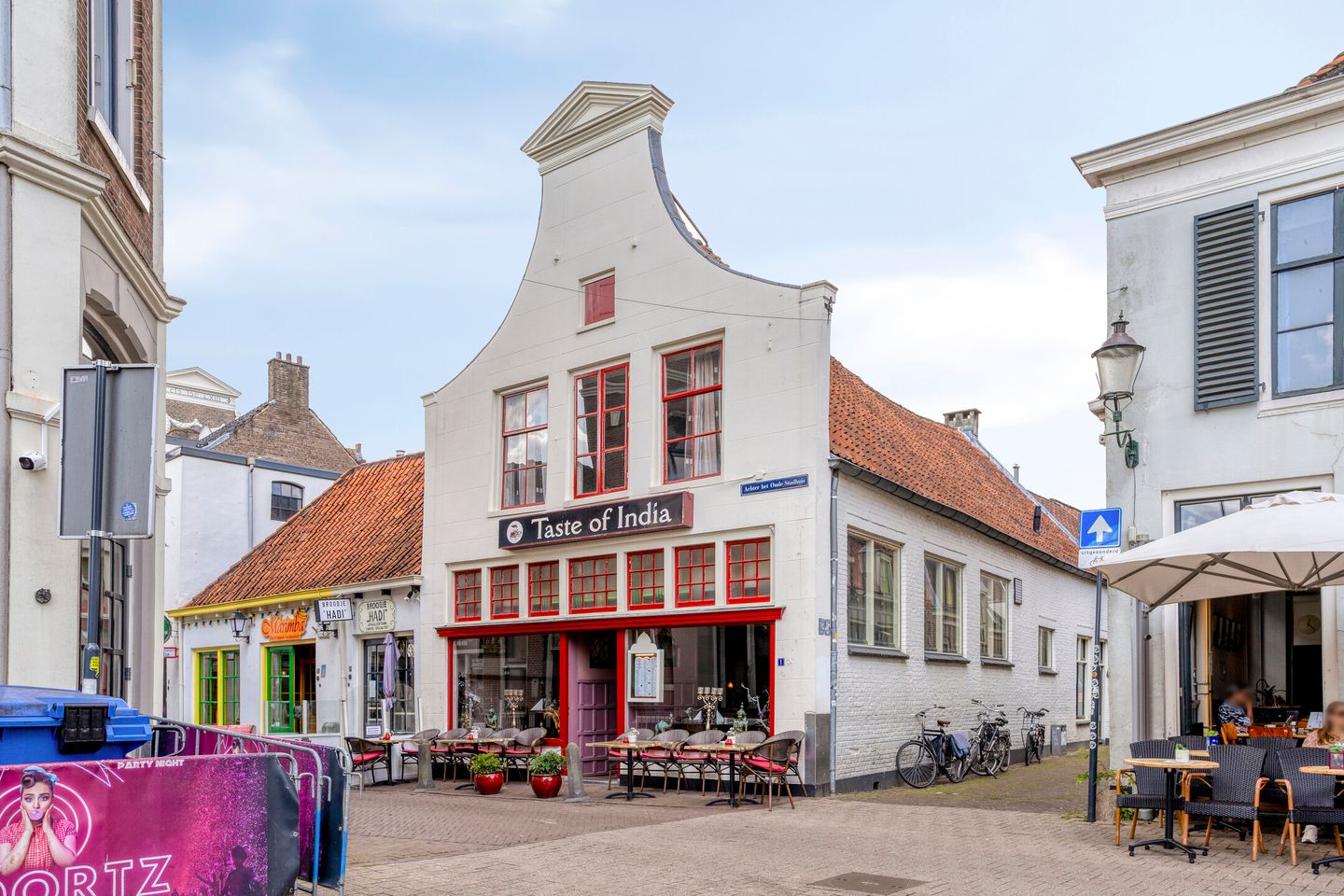Bekijk foto 1 van Achter het Oude Stadhuis 1
