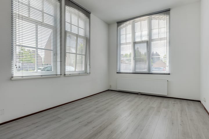 Photo 3 of Mr. van Coothstraat 55-01