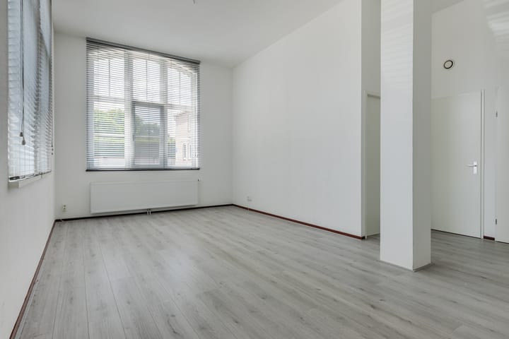 Photo 4 of Mr. van Coothstraat 55-01