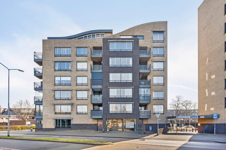 Photo 1 of Oostwal 323