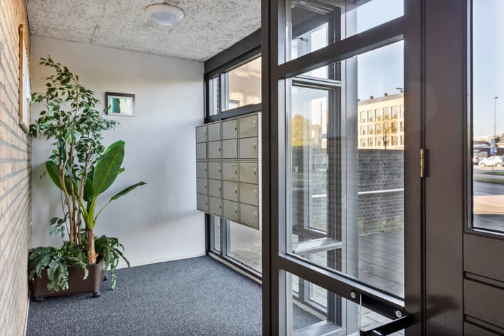 Photo 18 of Oostwal 323