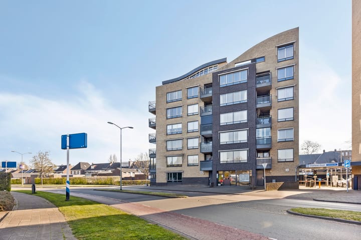 Photo 20 of Oostwal 323