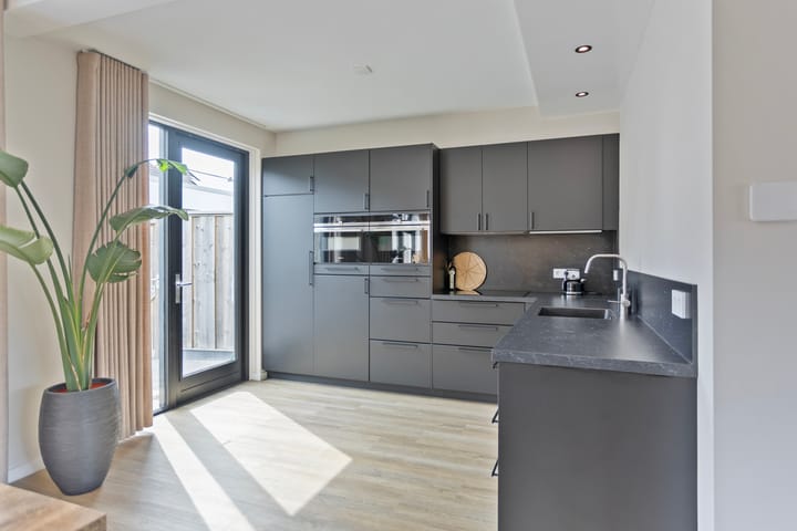 Photo 15 of Bachstraat 19