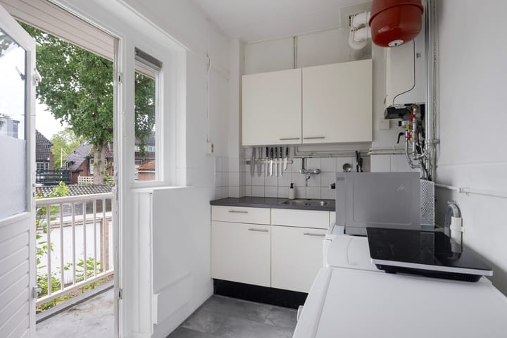 Photo 5 of Diepenbrockstraat 12