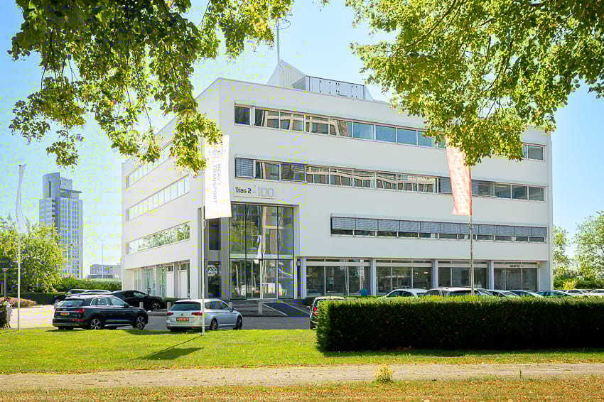 Bekijk foto 1 van K.P. van der Mandelelaan 100