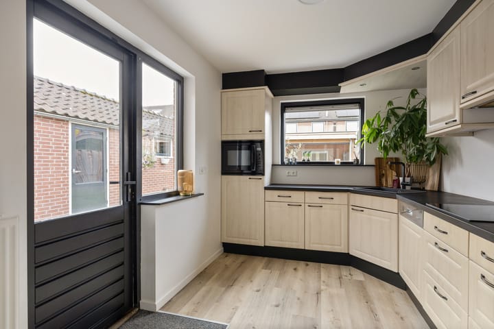 Foto 15 van Helmichstraat 14