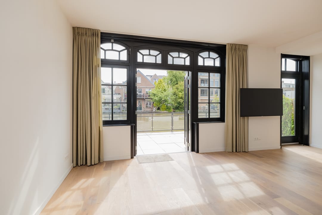 Photo 2 of Julianastraat 2-D