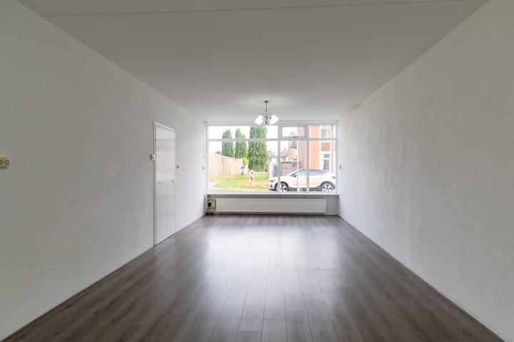 Photo 12 of Prof.Van der Leeuwstraat 7