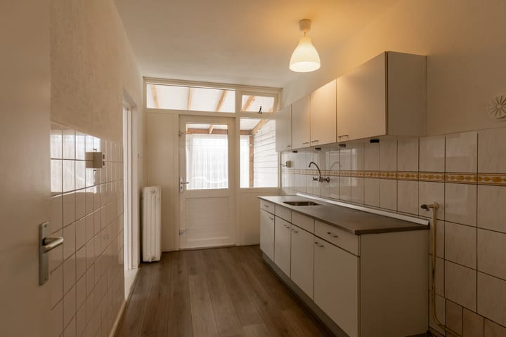 Photo 14 of Prof.Van der Leeuwstraat 7