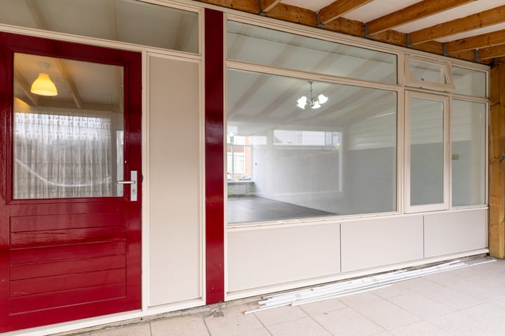 Photo 18 of Prof.Van der Leeuwstraat 7