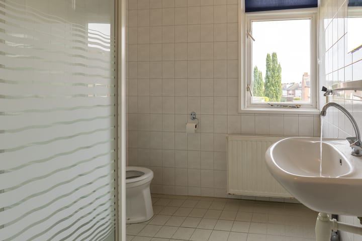 Photo 27 of Prof.Van der Leeuwstraat 7