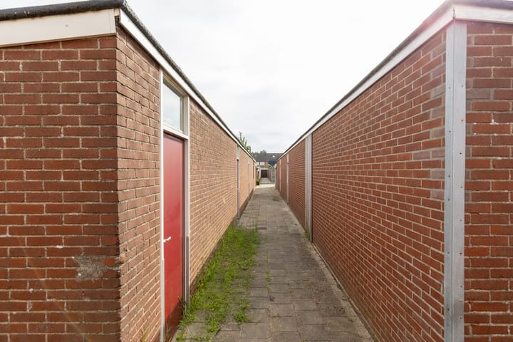 Photo 35 of Prof.Van der Leeuwstraat 7