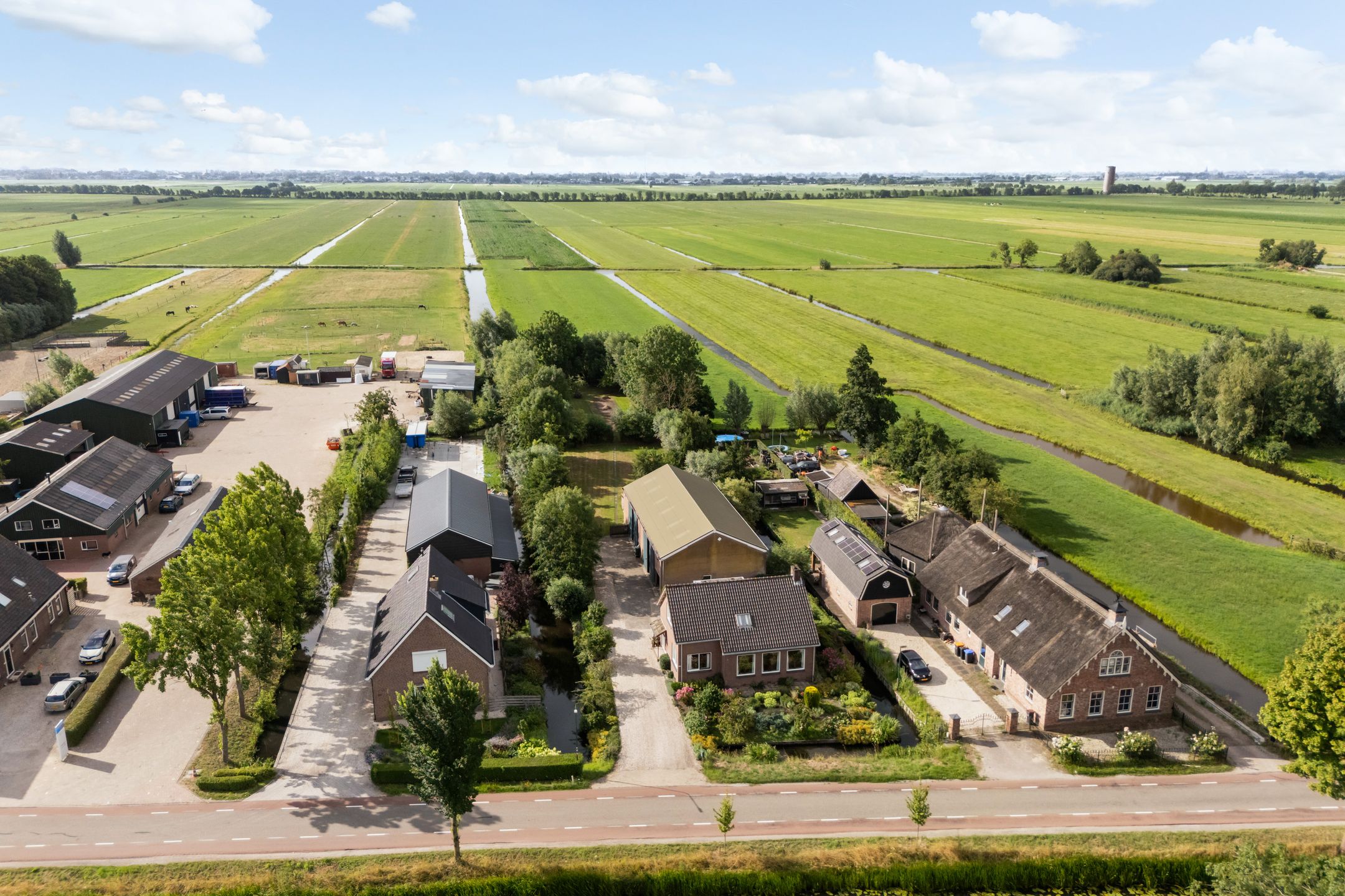 Photo 6 of Benedeneind ZZ 401-A