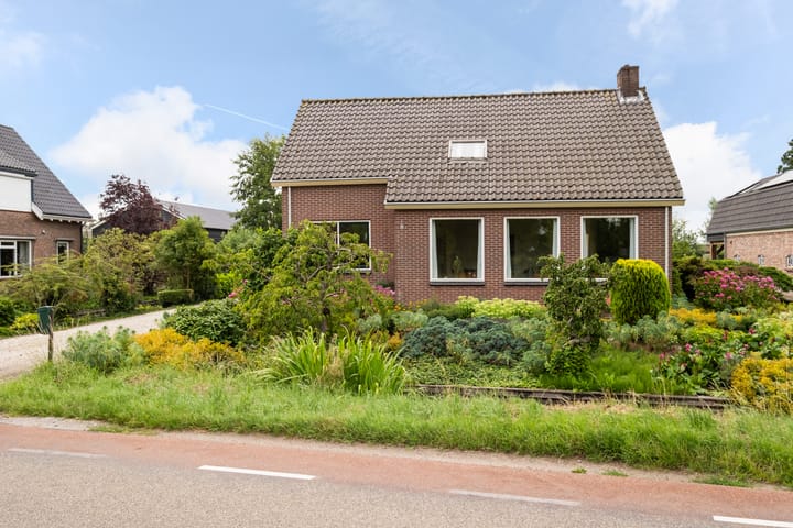 Photo 12 of Benedeneind ZZ 401-A